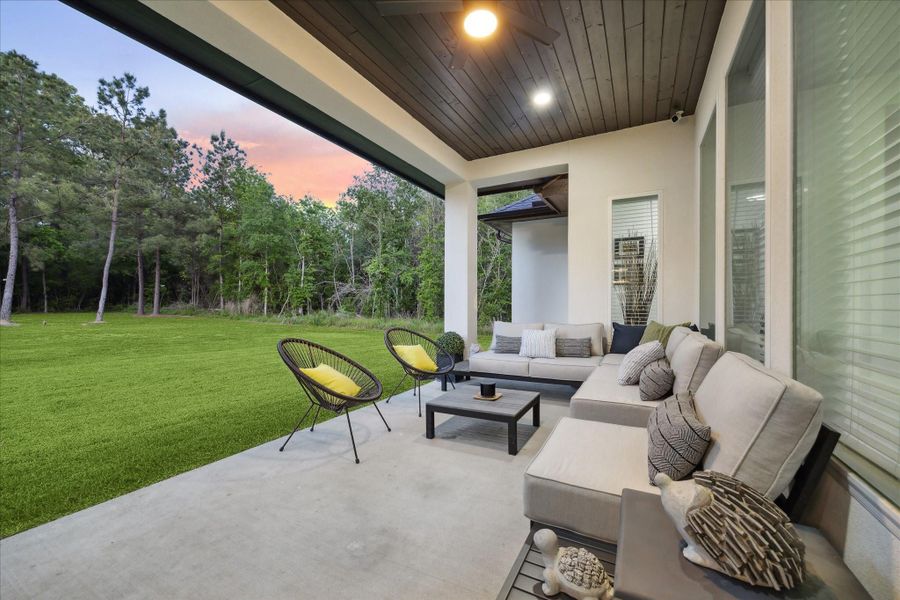 Large back Patio perfect for Dining and lounging Large back Patio perfect for Dining and lounging