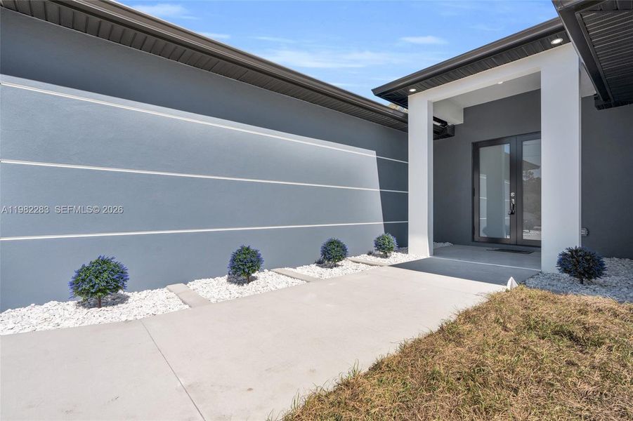 Exterior details and patio area of a home in , Lehigh Acres (Image 4).