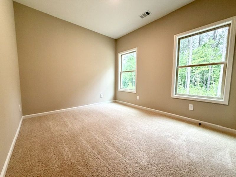 Spacious, unfurnished interior of a new home in Oakview, Pine Mountain (Image 15).
