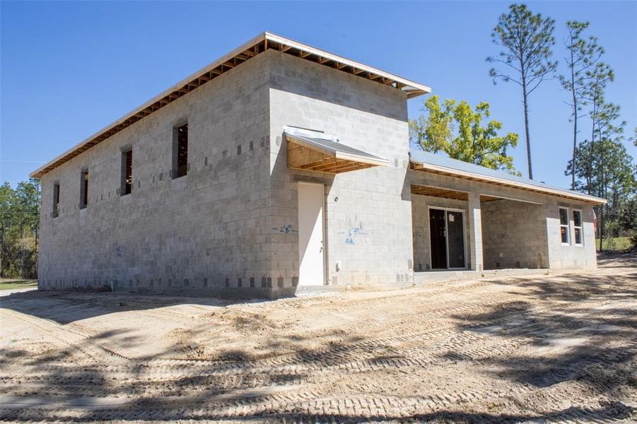 Exterior details and patio area of a home in Pine Ridge Estates, Beverly Hills (Image 3).