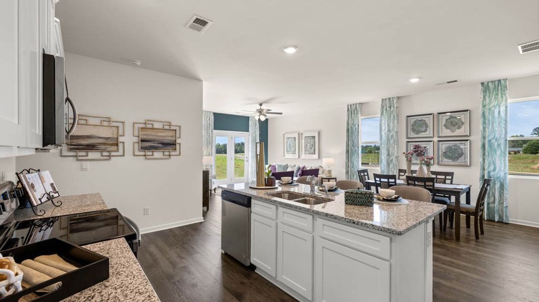 Representative furnished interior of a home built from the Robie by D.R. Horton in Kingston Ranch at Lake Oconee, Buckhead (Image 8).