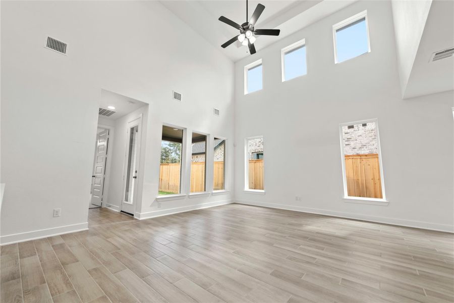 Spacious, unfurnished interior of a new home in Kresston, Montgomery (Image 13).