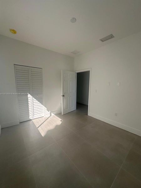 Spacious, unfurnished interior of a new home in , Fort Lauderdale (Image 12).