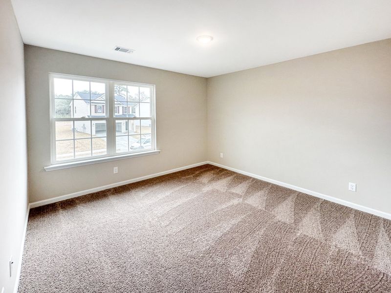 Spacious, unfurnished interior of a new home in Grand Reserve, Hinesville (Image 20).