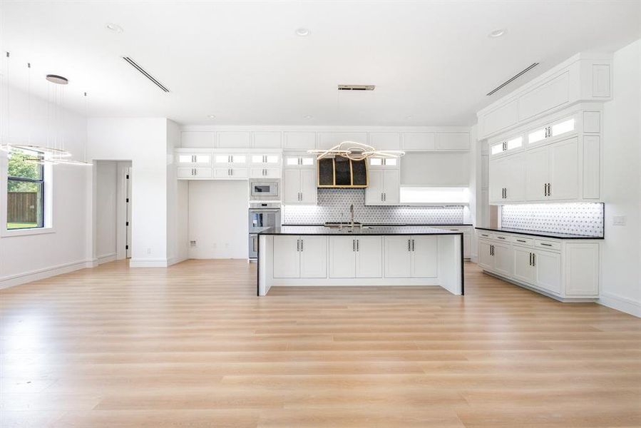 Furnished interior view inside a new home in , Colleyville (Image 8).