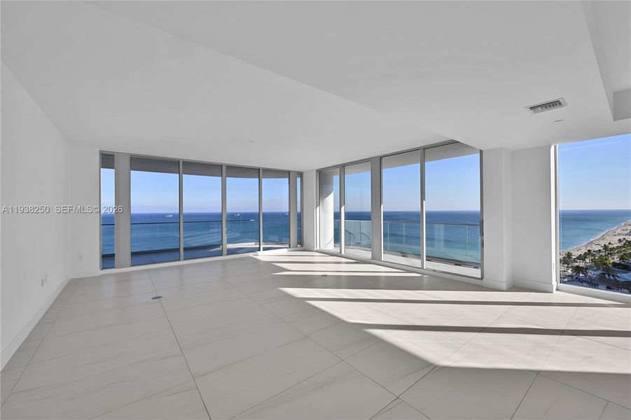 Spacious, unfurnished interior of a new home in , Fort Lauderdale (Image 23).