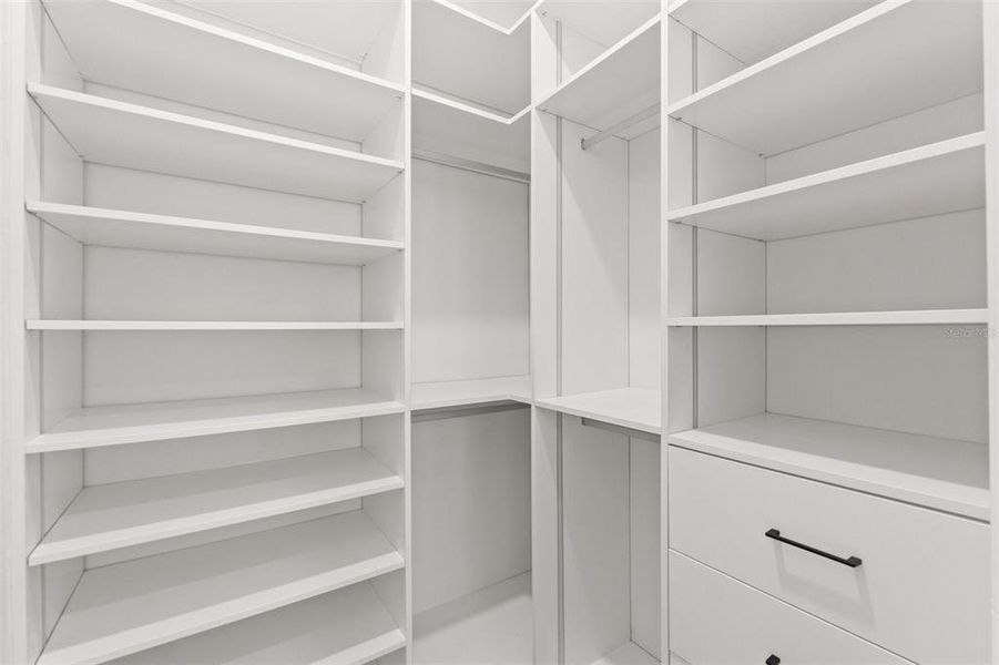 Spacious, unfurnished interior of a new home in Southern Hills Plantation, Brooksville (Image 20).