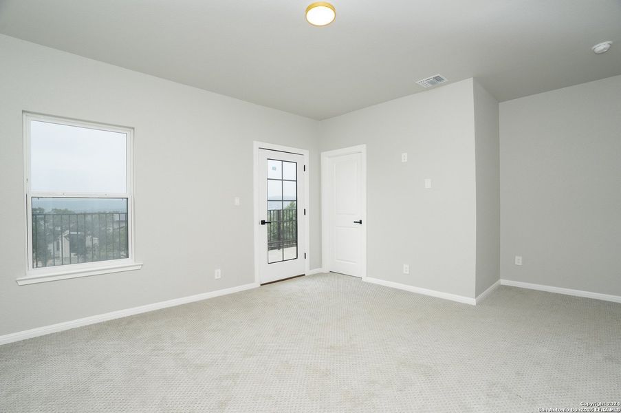 Spacious, unfurnished interior of a new home in , San Antonio (Image 22).
