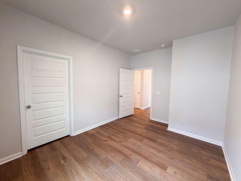 Spacious, unfurnished interior of a new home in , Summerville (Image 13).