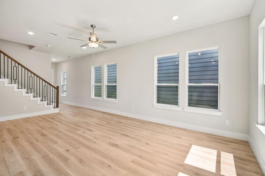 Spacious, unfurnished interior of a new home in Alicante, Houston (Image 13).