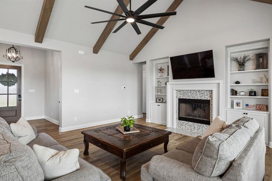 Furnished interior view inside a new home in Springside Estates, Waxahachie (Image 19). Furnished interior view inside a new home in Springside Estates, Waxahachie (Image 19).