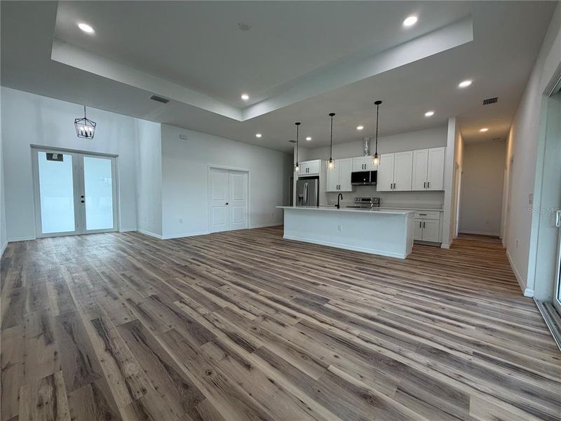 Spacious, unfurnished interior of a new home in , Lehigh Acres (Image 12).