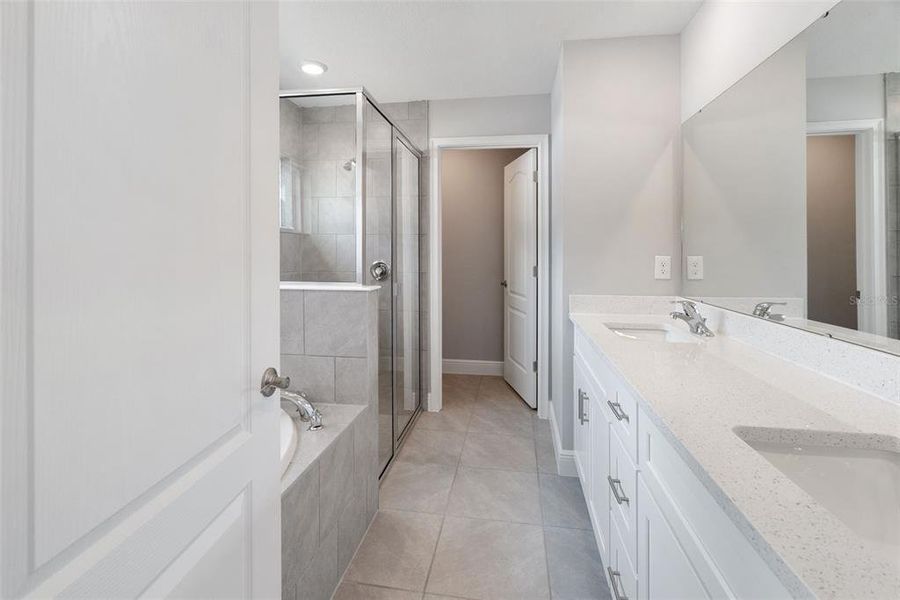 Furnished interior view inside a new home in , Kissimmee (Image 8).