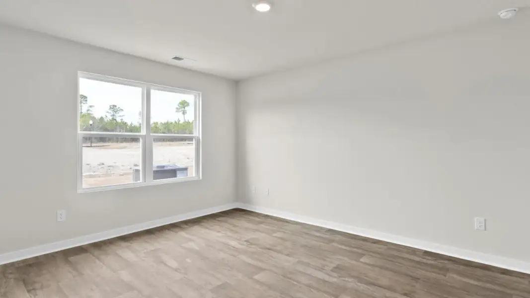Spacious, unfurnished interior of a new home in Vineyard Trail, Jacksonville (Image 14).