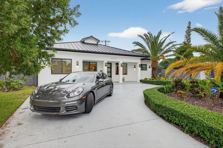 Oversized circular drive way with 50 foot tall palm trees and professionally landscaped front and backyard. Oversized circular drive way with 50 foot tall palm trees and professionally landscaped front and backyard.
