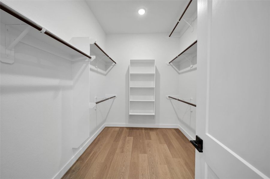 Spacious, unfurnished interior of a new home in Lago Pointe, Seabrook (Image 24). Spacious, unfurnished interior of a new home in Lago Pointe, Seabrook (Image 24).