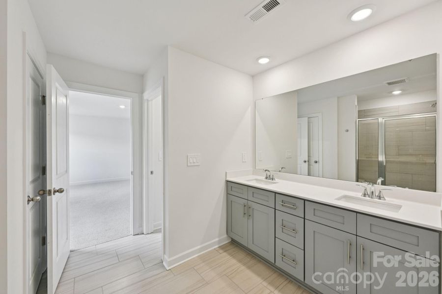 Photo is not of the actual home, but is an inspirational photo of builder’s model home and may depict options, furnishings, and/or decorator features that are not included Photo is not of the actual home, but is an inspirational photo of builder’s model home and may depict options, furnishings, and/or decorator features that are not included