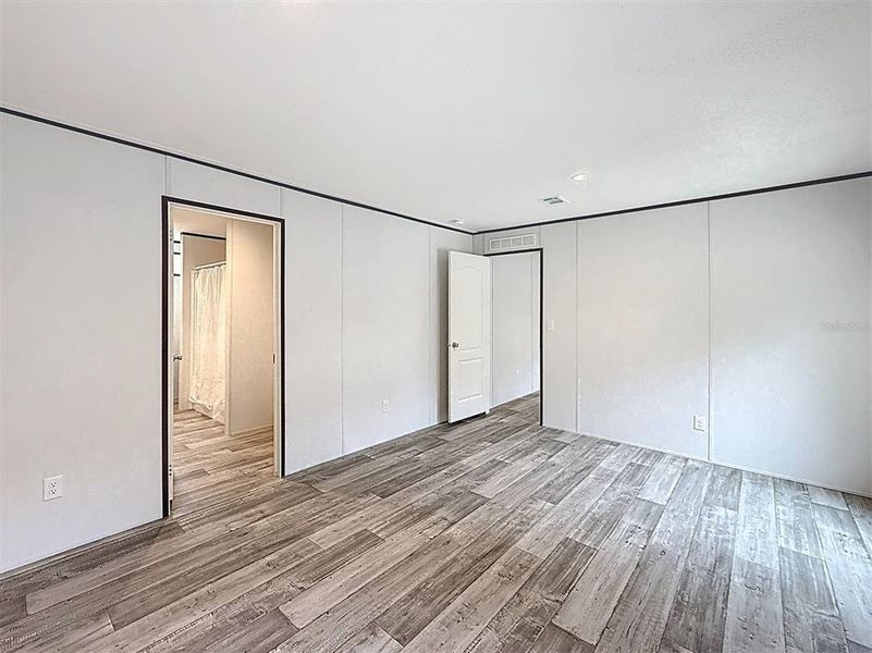 Spacious, unfurnished interior of a new home in , Hawthorne (Image 35).