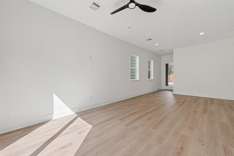 Spacious, unfurnished interior of a new home in , Houston (Image 31).