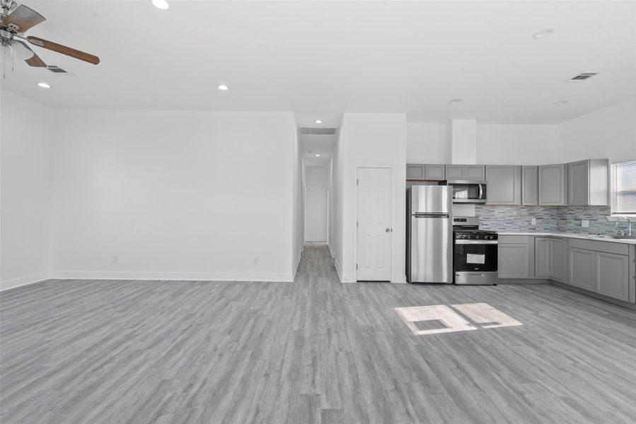 Image 12 of a home in . Image 12 of a home in .