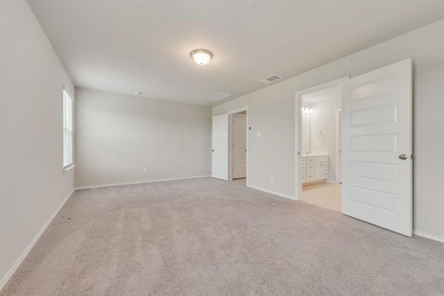 Spacious, unfurnished interior of a new home in , Fort Worth (Image 35).