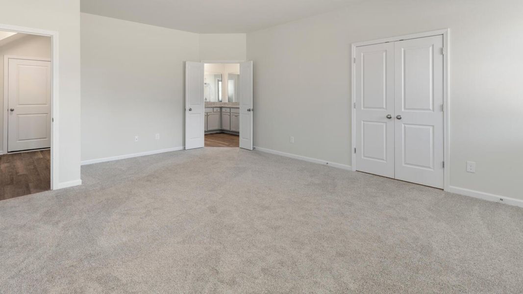 Spacious, unfurnished interior of a new home in The Preserve at Tidewater, Sneads Ferry (Image 23).