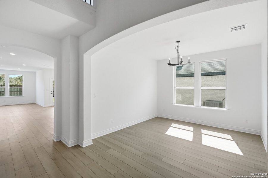 Spacious, unfurnished interior of a new home in Davis Ranch, San Antonio (Image 31).