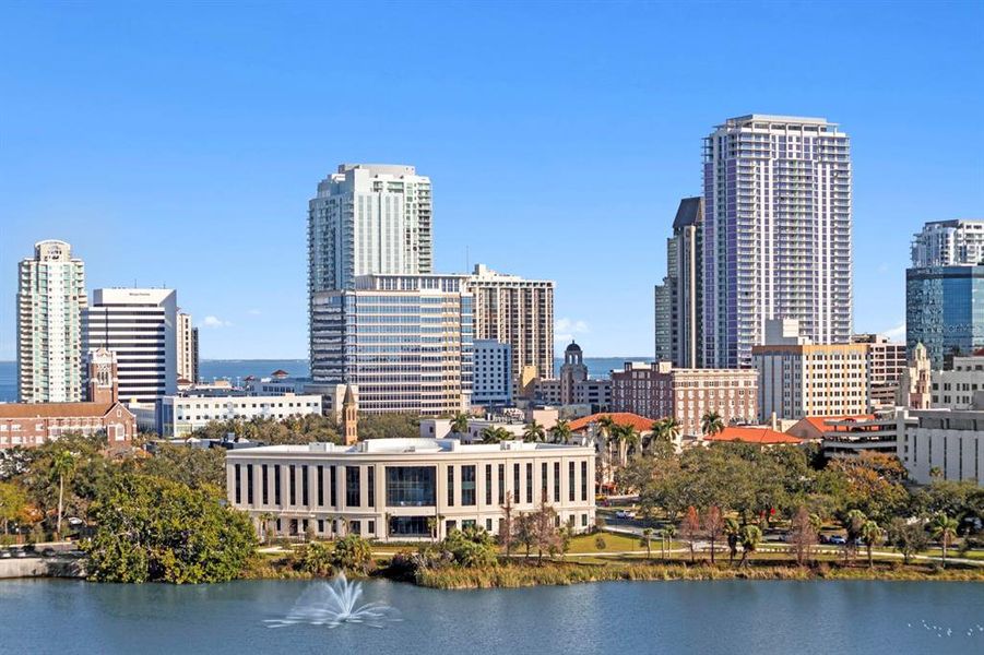 Condo located in St. Petersburg, FL showcasing its design and architecture (Image 3).