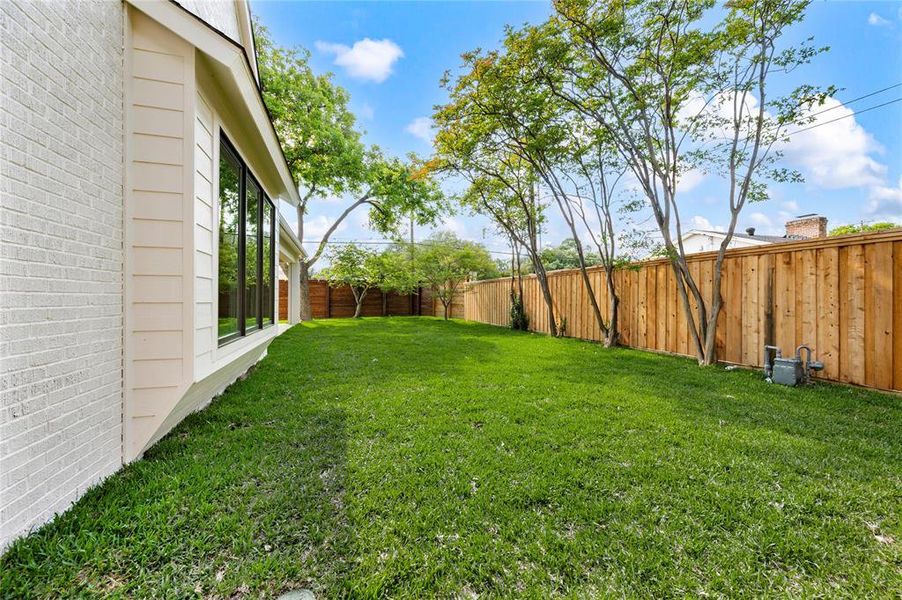 Exterior details and patio area of a home in , Richardson (Image 27).