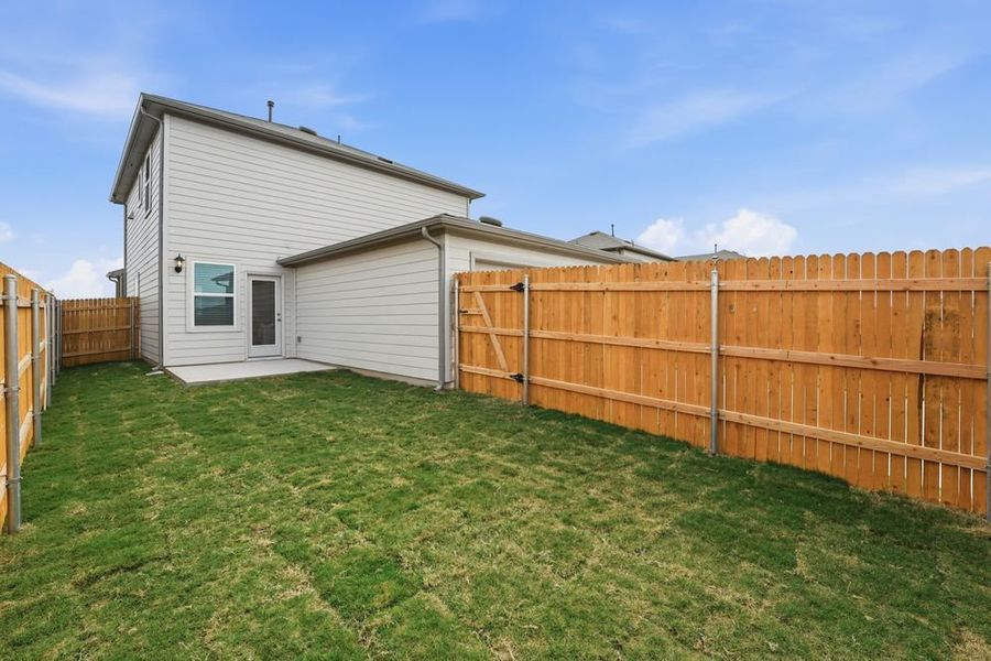 Exterior details and patio area of a home in Longview, Del Valle (Image 3).