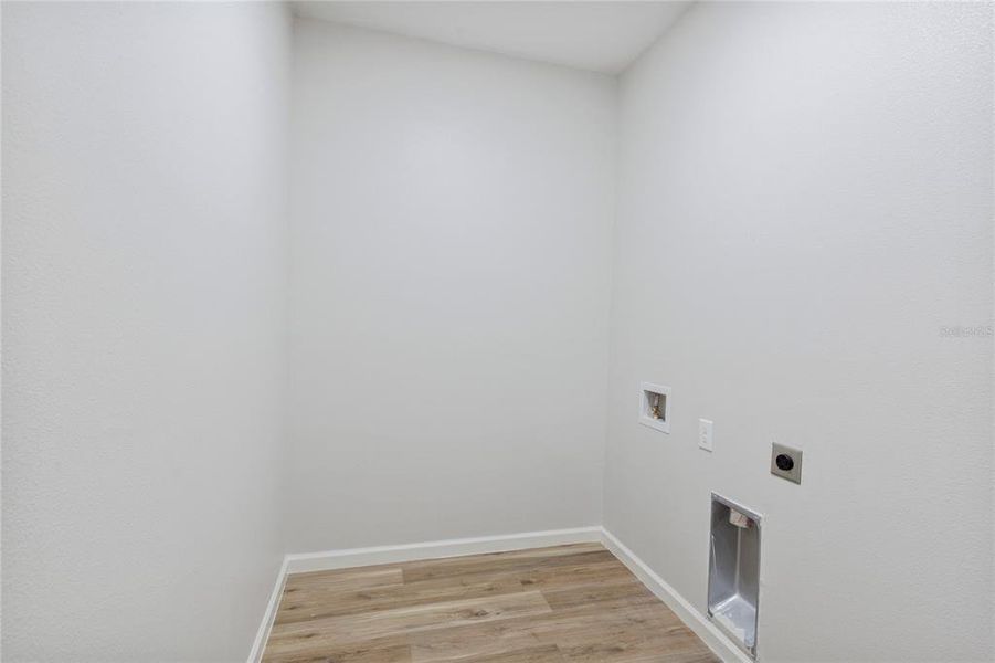 Spacious, unfurnished interior of a new home in , Tampa (Image 14).