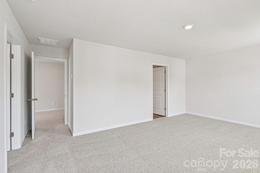 Spacious, unfurnished interior of a new home in Laurelbrook, Sherrills Ford (Image 30).