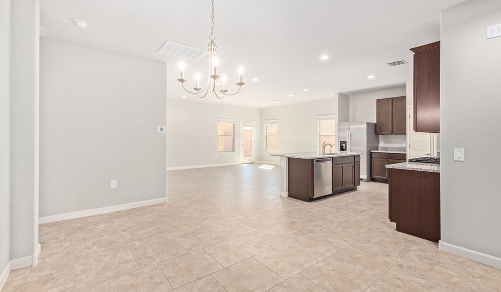 Spacious, unfurnished interior of a new home in Sycamore Vista, Vail (Image 18).