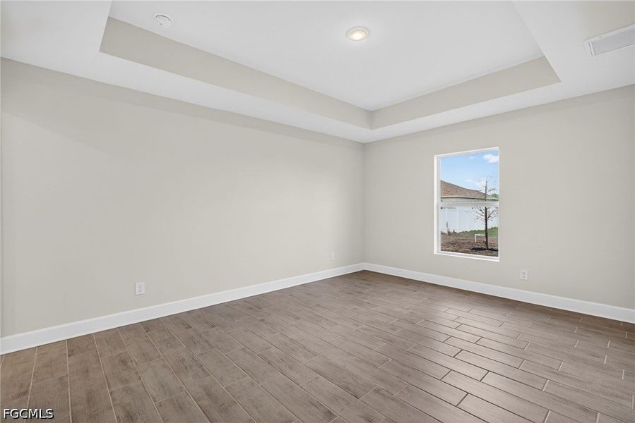 Spacious, unfurnished interior of a new home in Cape Coral, Cape Coral (Image 16).
