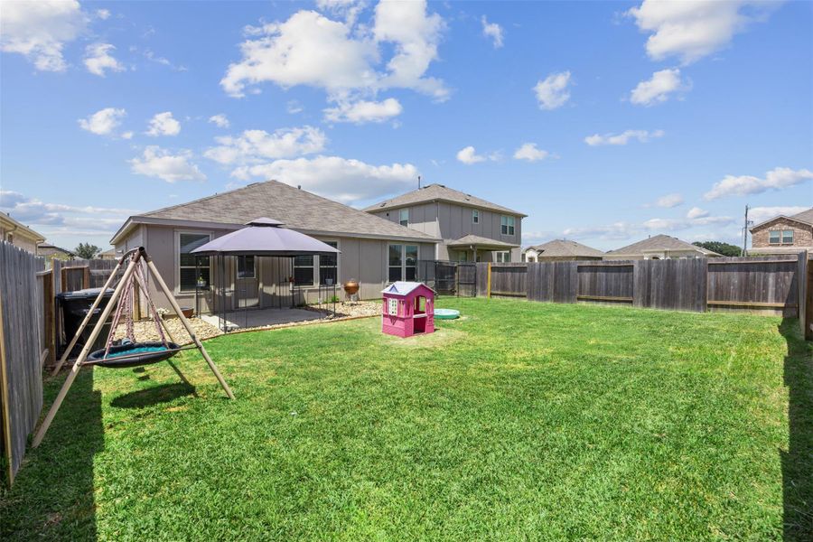 Exterior details and patio area of a home in , Alvin (Image 22).