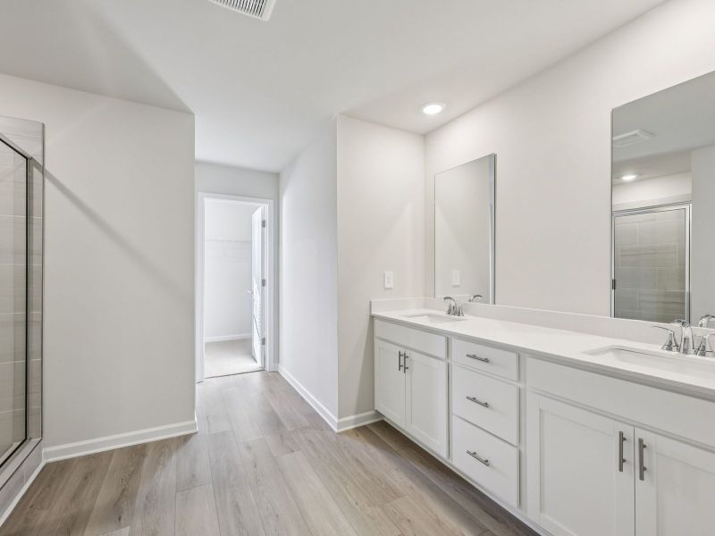 Furnished interior view inside a new home in Ivey Township, Dallas (Image 8).