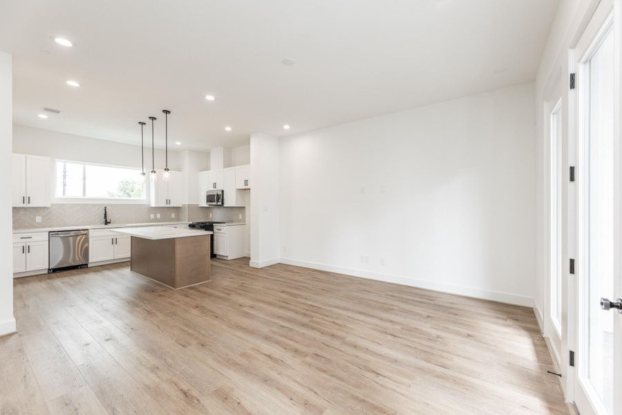 Spacious, unfurnished interior of a new home in , Houston (Image 20).