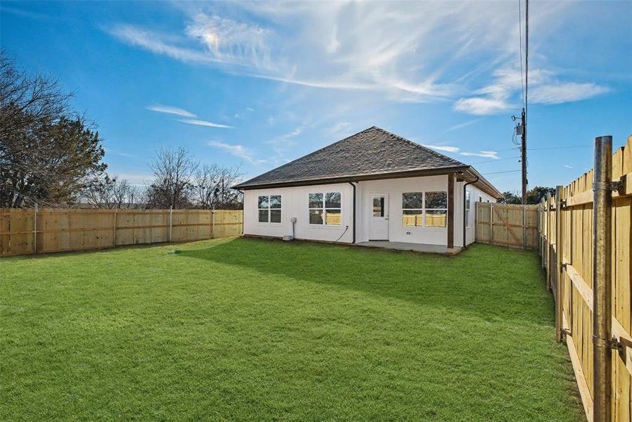 Exterior details and patio area of a home in , Granbury (Image 26).