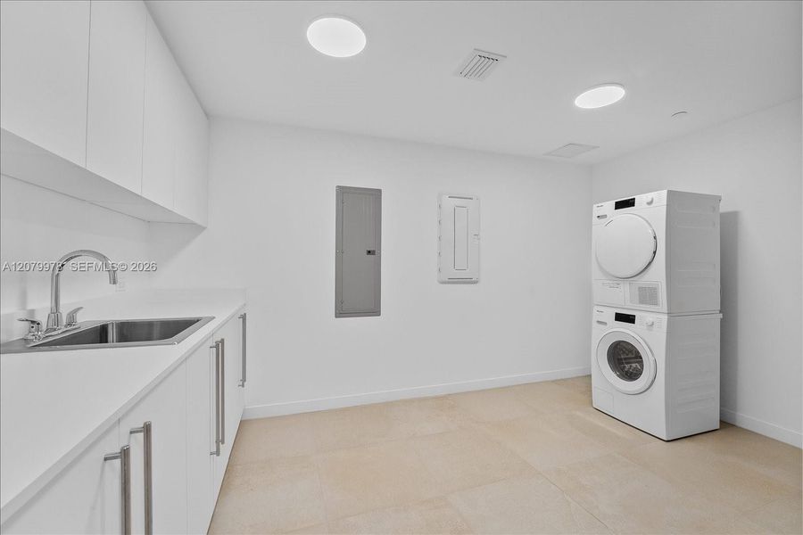 Furnished interior view inside a new home in Onda, Bay Harbor Islands (Image 14). Furnished interior view inside a new home in Onda, Bay Harbor Islands (Image 14).