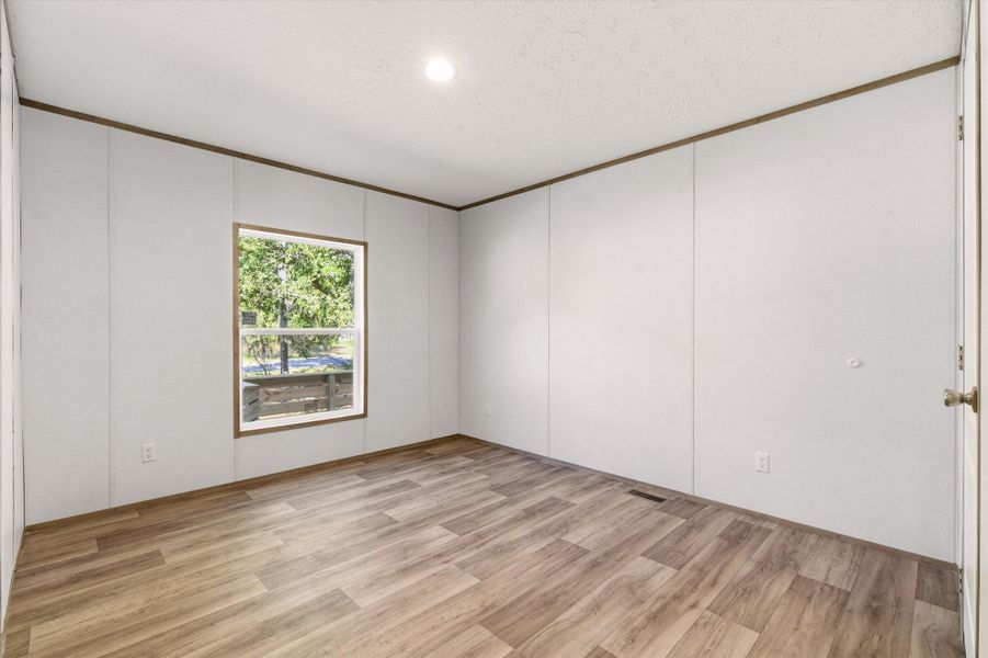 Spacious, unfurnished interior of a new home in , Goose Creek (Image 12).