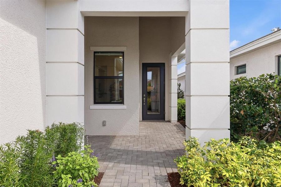 Exterior details and patio area of a home in , Bradenton (Image 20).