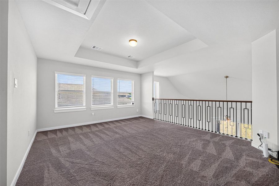 Spacious, unfurnished interior of a new home in , Mont Belvieu (Image 35).