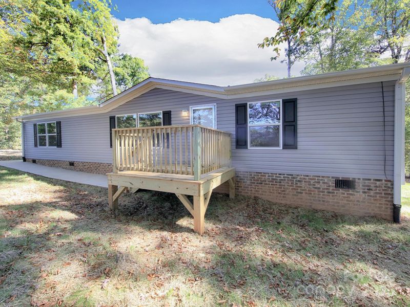 Exterior details and patio area of a home in , Catawba (Image 17).