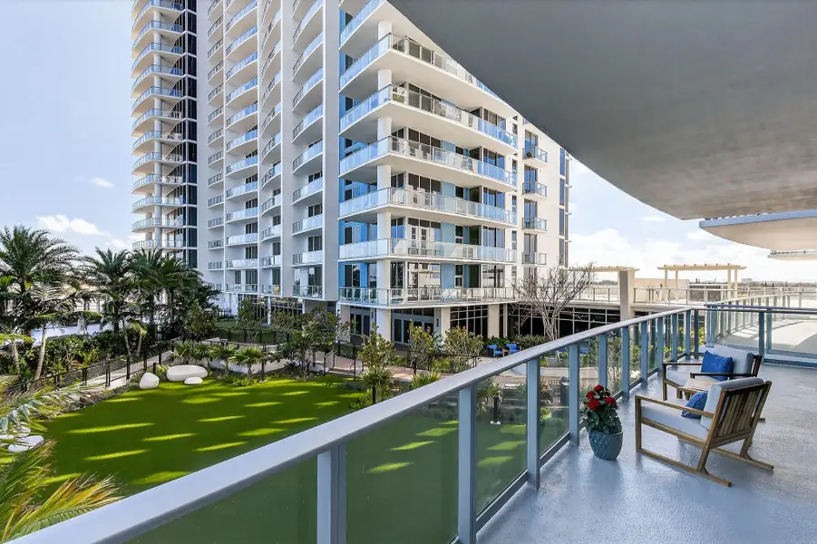 220LakeShoreDr#715(40)