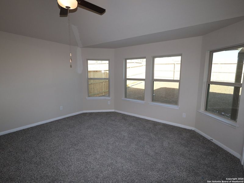 Spacious, unfurnished interior of a new home in Mesquite Ridge, San Antonio (Image 16).