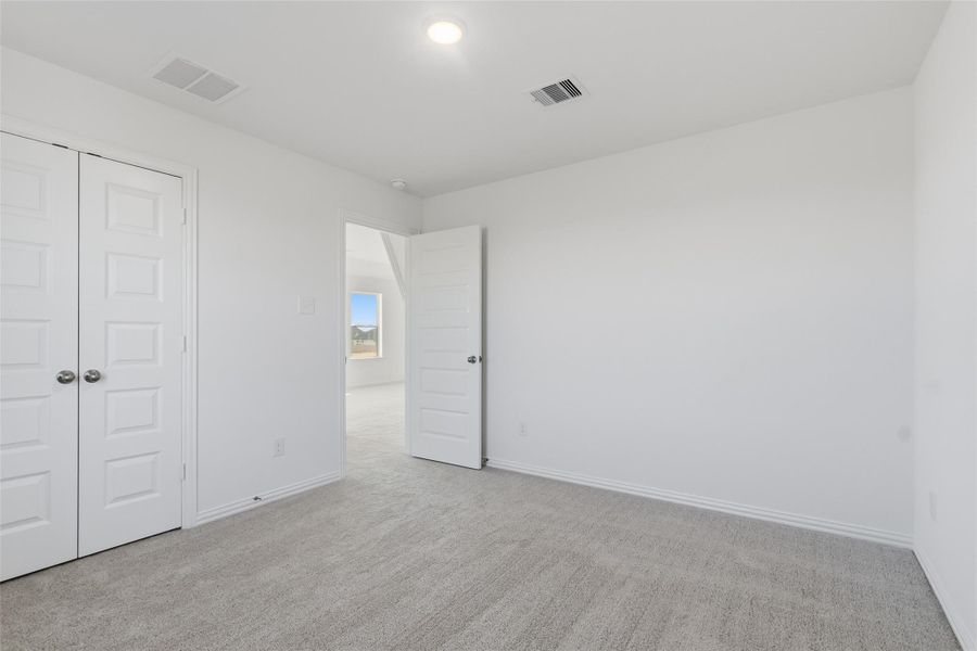 Spacious, unfurnished interior of a new home in Oakwood Estates, Waller (Image 32).