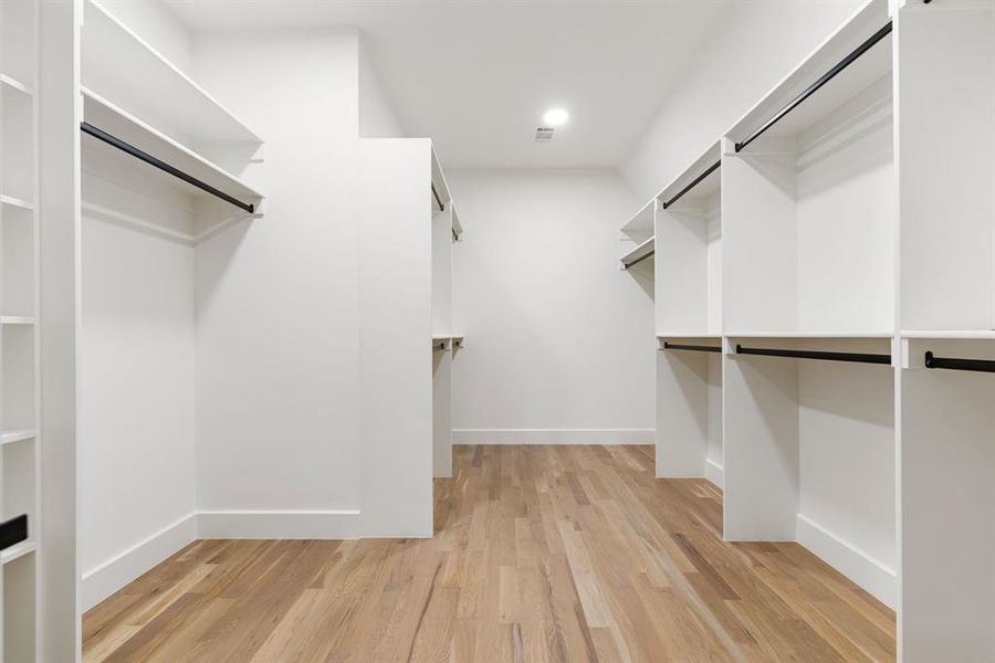 Spacious, unfurnished interior of a new home in , Dallas (Image 23).