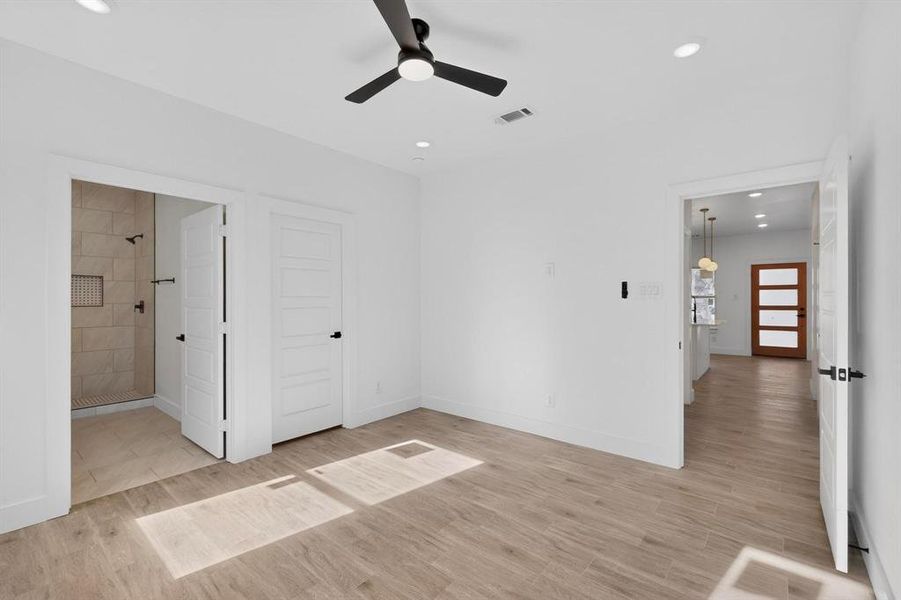 Spacious, unfurnished interior of a new home in , Denison (Image 13).