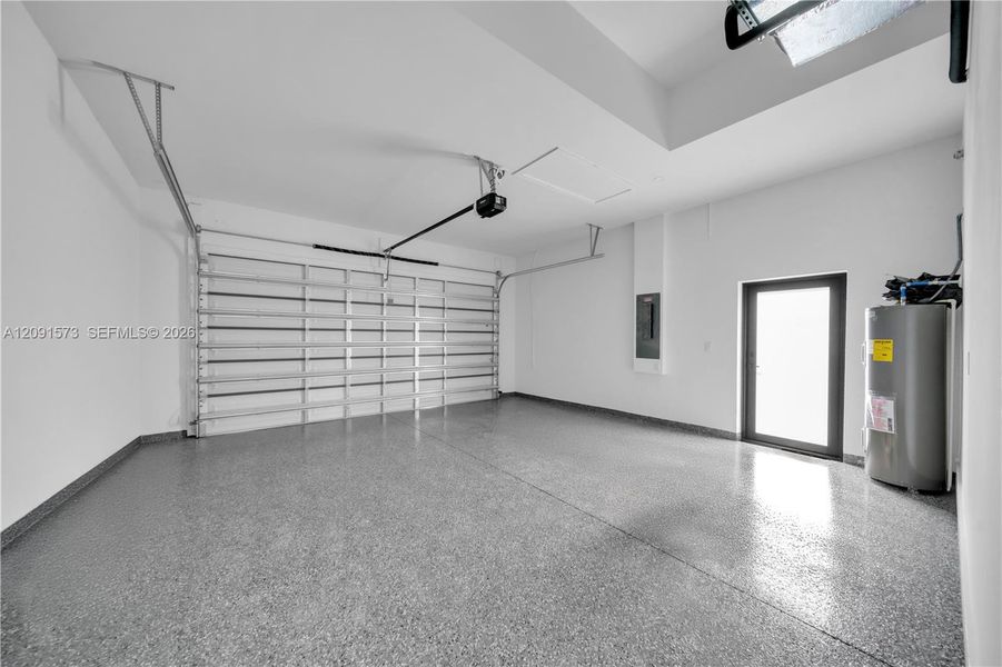 Spacious, unfurnished interior of a new home in , Lehigh Acres (Image 17).