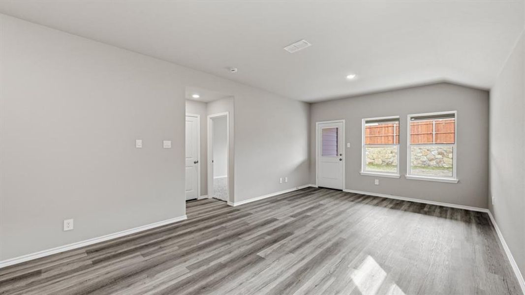 Spacious, unfurnished interior of a new home in Hickory Grove, Krum (Image 32).